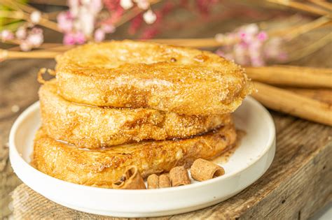 Torrijas con azúcar y canela