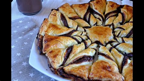 Estrella de hojaldre rellena de Nutella espolvoreada con azúcar