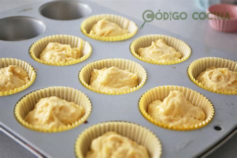 Rellenado de cápsulas de magdalenas con masa
