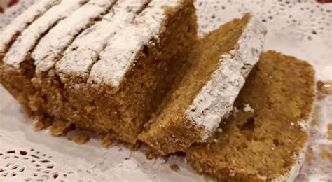 Bizcocho de espelta recién horneado