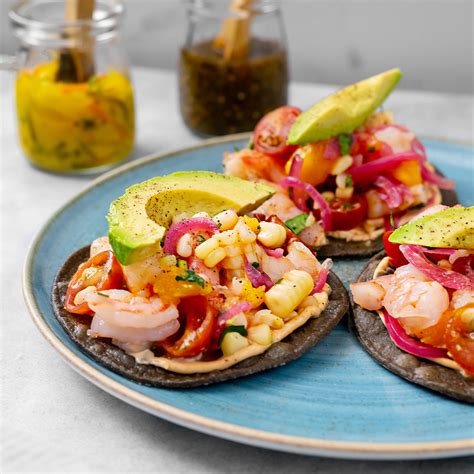 Tostadas de camarón coloridas