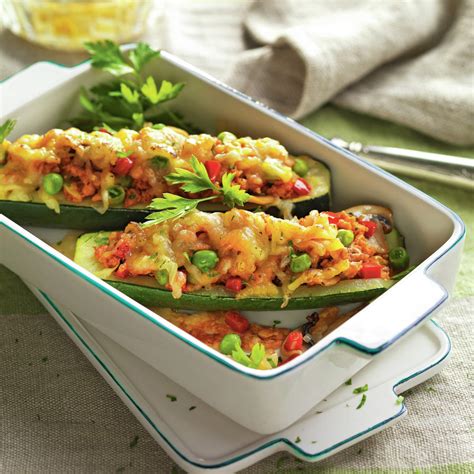 Calabacines rellenos gratinados listos para servir