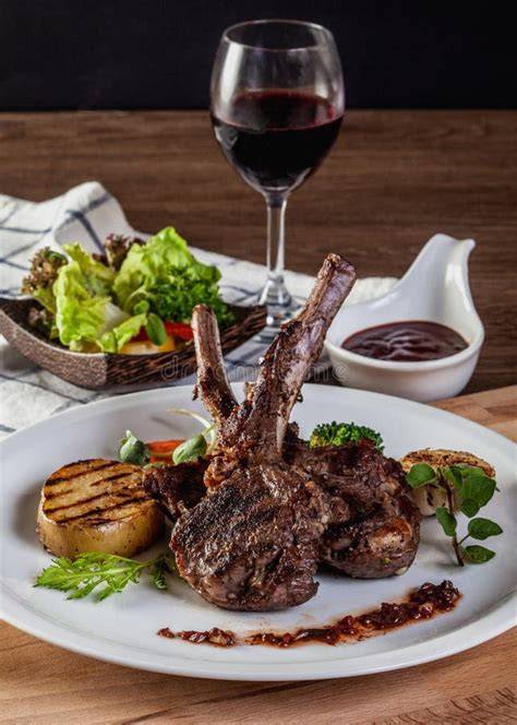 Maridaje de cordero asado con vino tinto