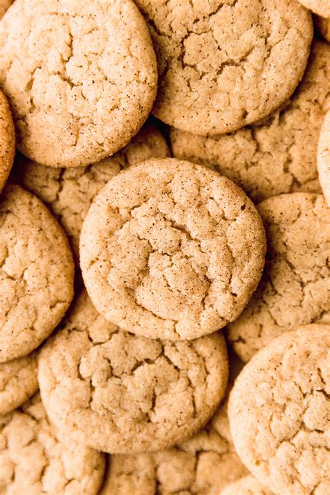 Galletas snickerdoodle con cobertura de canela y azúcar