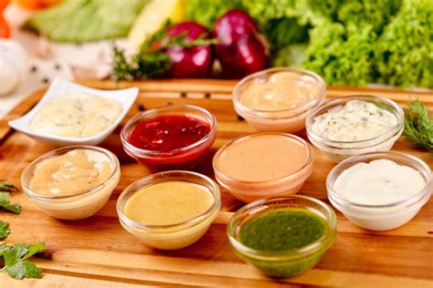 Variedad de salsas con base de mayonesa