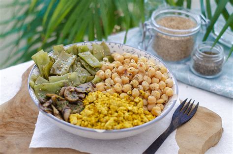 Plato saludable con diversas legumbres