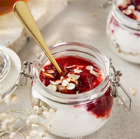 Yogur griego con mermelada de bayas de goji