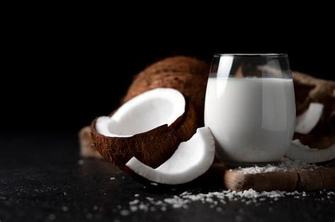 Leche de coco fresca en un tazón