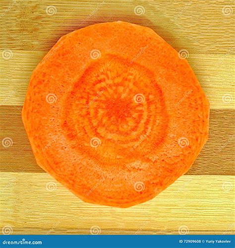 Corte transversal de zanahorias frescas