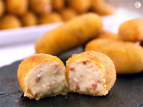 Variedad de croquetas caseras con diferentes rellenos