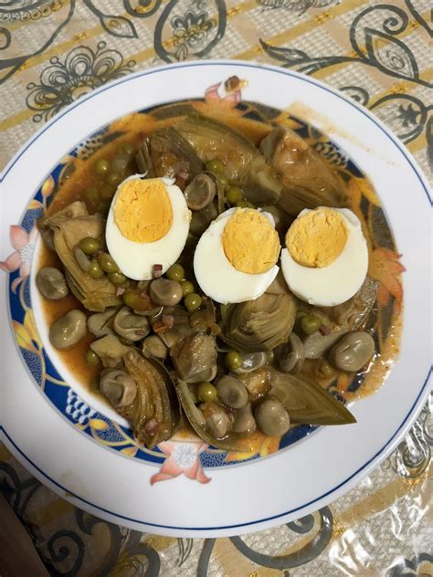 Ingredientes frescos: alcachofas y habas