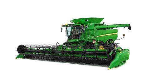 Cosechadora John Deere S770 transformada en parrilla durante el festival