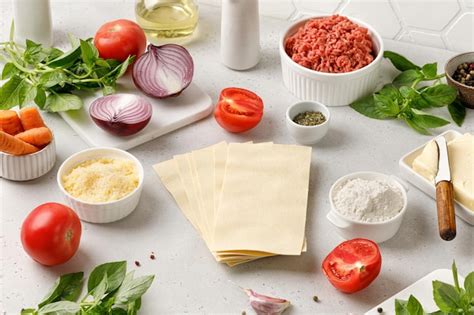 Ingredientes frescos para lasaña