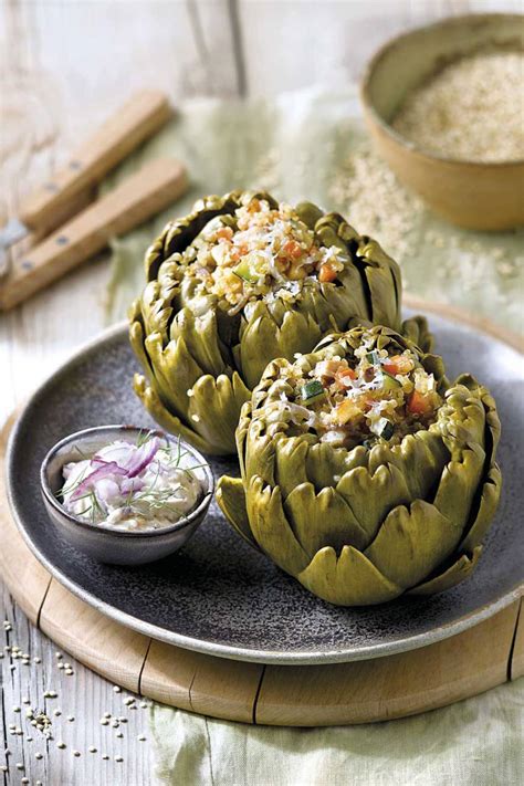 Variedad de platos con alcachofas