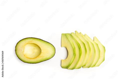 Aguacate cortado por la mitad