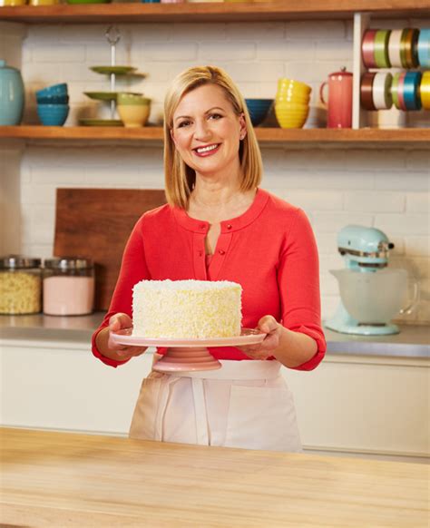 Anna Olson preparando un bizcocho Bundt