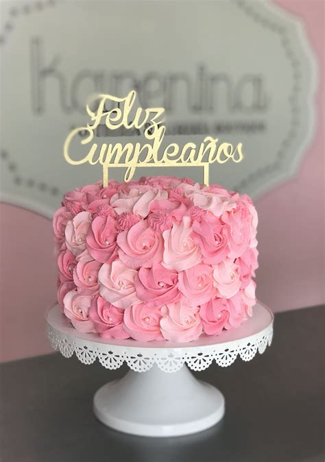 Ideas variadas de decoración para tortas rosadas