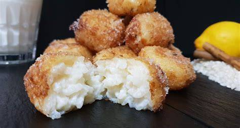 Croquetas de arroz con leche condensada recién hechas