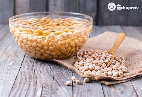 Proceso de remojo y cocción de legumbres