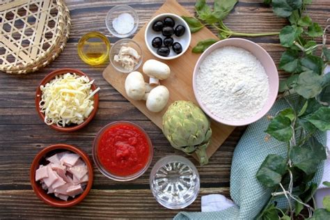 Variedad de ingredientes frescos para pizza