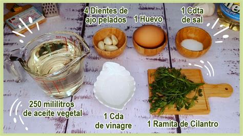Ingredientes frescos para la salsa de carabineros