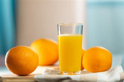 Jugo de granada y naranja recién exprimido
