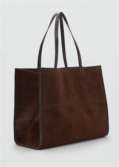 Selección de bolsos de serraje en tonos marrón chocolate y texturas de ante