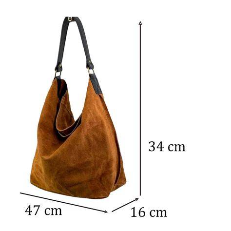 Esquema de las medidas y compartimentos interiores de un bolso bandolera de serraje