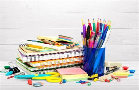 Variedad de material escolar y de oficina