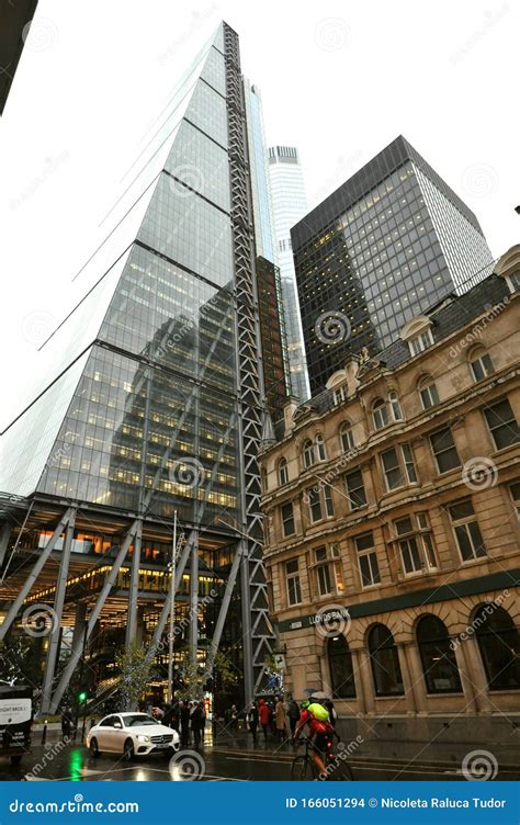 Sección transversal del Leadenhall Building mostrando la forma inclinada y la estructura de acero