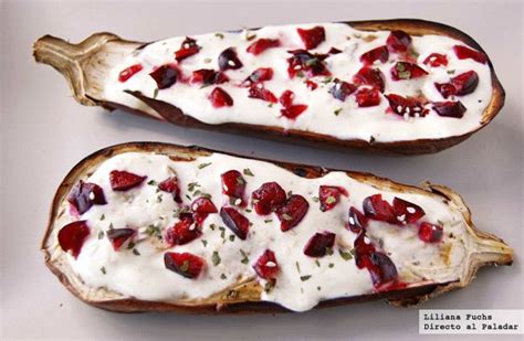 Emplatado de berenjenas asadas con salsa de yogur