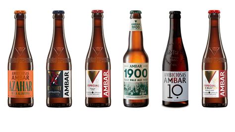 Variedad de cervezas Ambar en un estante
