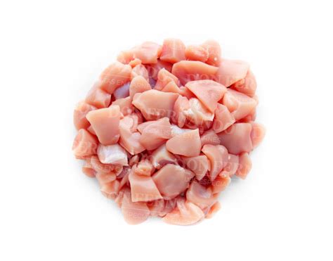 Trozos de pechuga de pollo cortados para freír