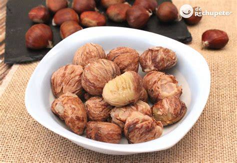 Castañas pilongas en un recipiente