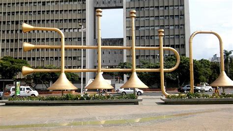 Monumento a Jairo Varela en Cali