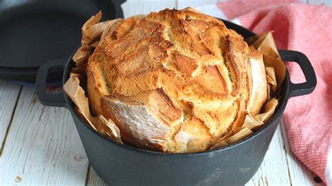 Pan horneado en olla de hierro fundido