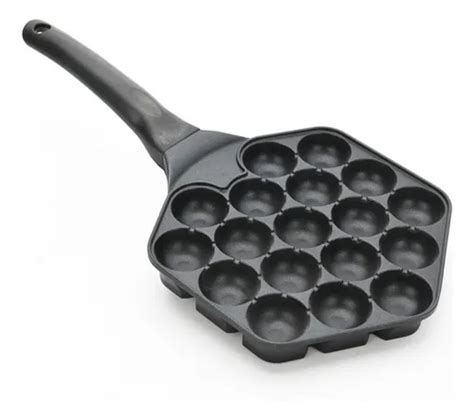 Plancha especial para Takoyaki con buñuelos cocinándose
