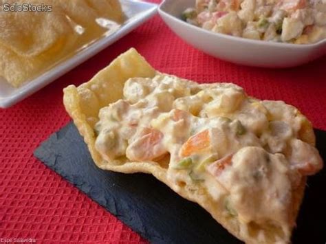 Ensaladilla rusa con cortezas de trigo