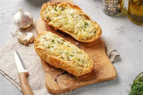 Tostadas de ajo con queso parmesano gratinado