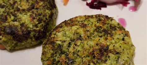 Hamburguesas de brócoli en proceso de cocción