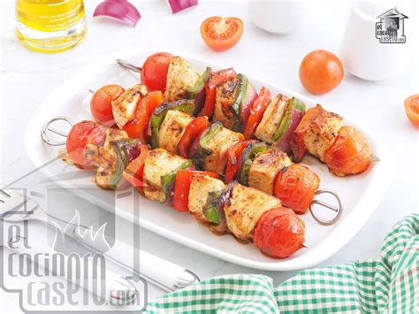 Brochetas y hamburguesas de Pollo de Aldea Matachín