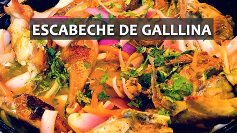 Ingredientes frescos y aromáticos para preparar escabeche de gallina