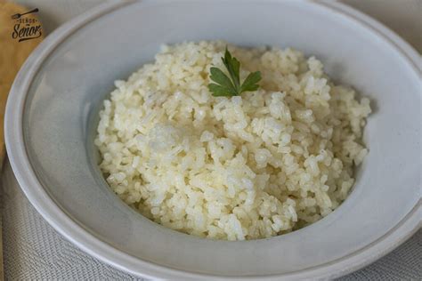 Arroz cocinado en su punto frente a arroz pasado apelmazado