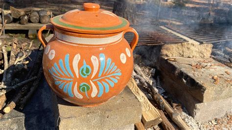 Olla de barro tradicional con olleta alicantina