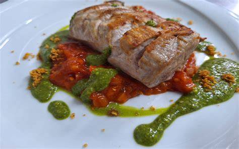 Salsa de cebolla y tomate con almendras para solomillo