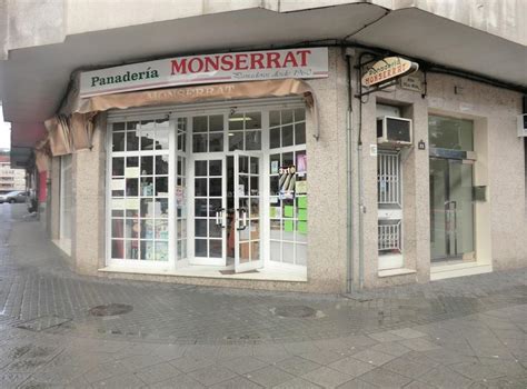 Fachada de Panadería Monserrat en Vila Real, Ourense