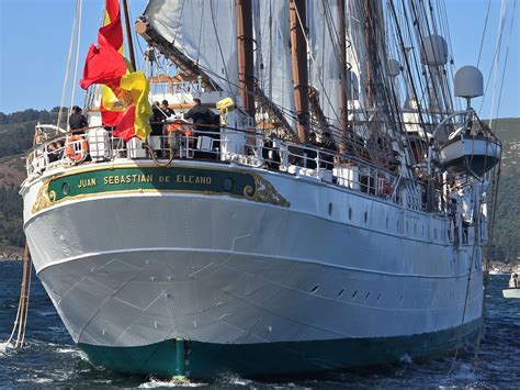 Guardamarinas del Juan Sebastián de Elcano en cubierta