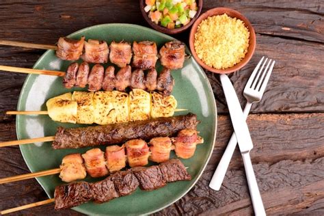 brochetas variadas a la parrilla
