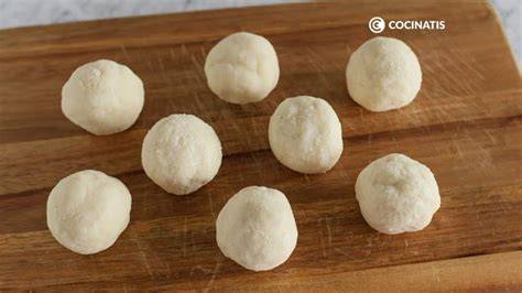 Bolas de masa y tortillas aplanadas