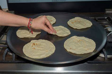 Tortilla inflándose en el comal